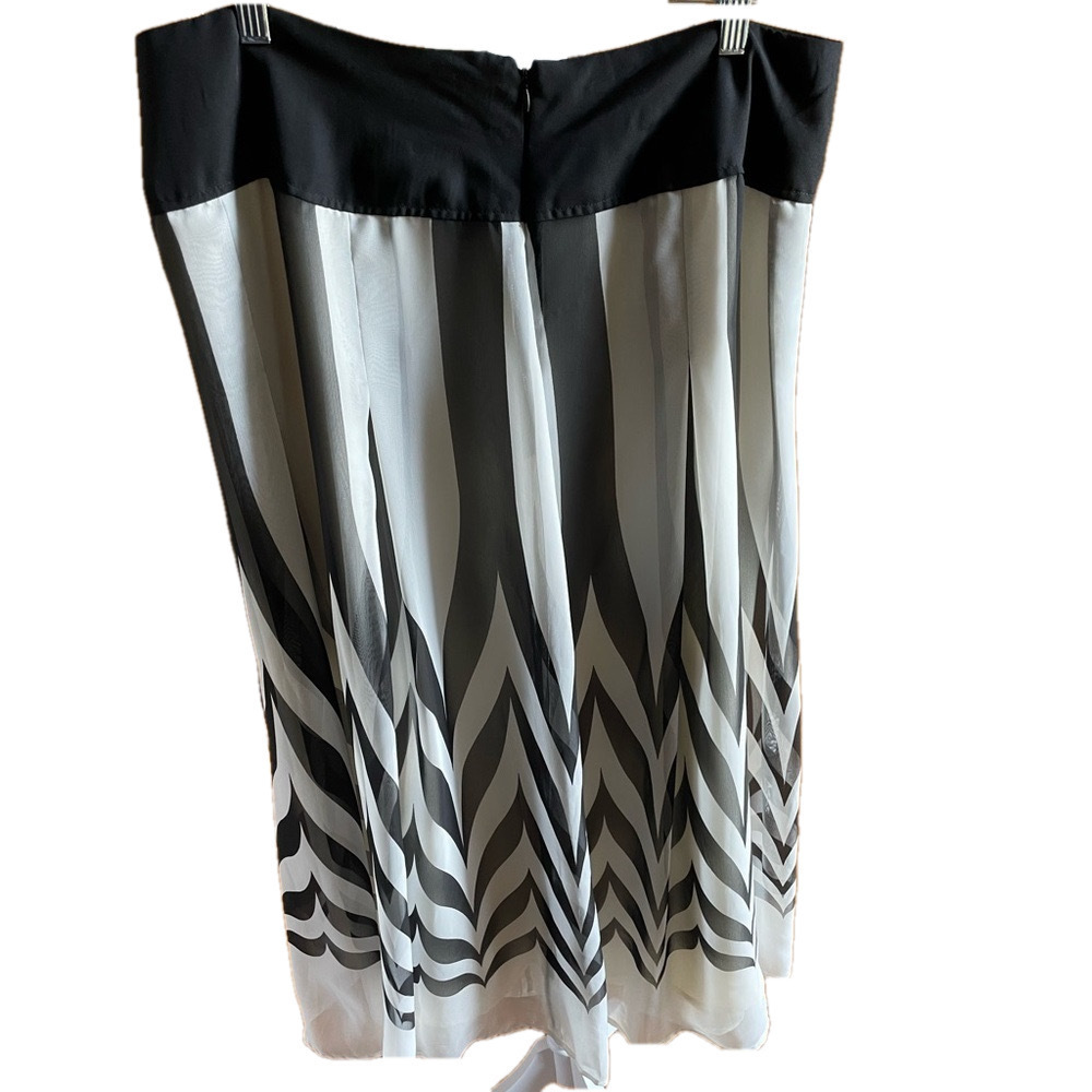 Ashley Stewart black and white skirt. Size 14W